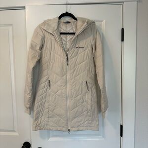Columbia Cream Ski Jacket with Hood and Weather-Resistant Material